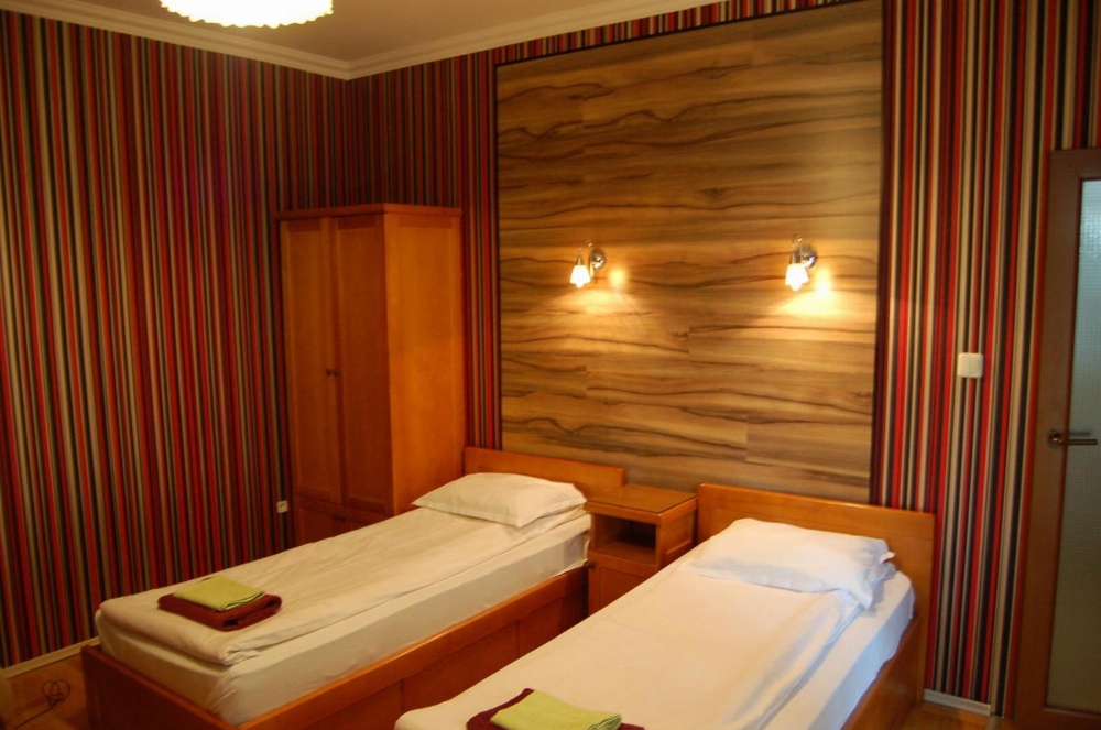 Room image 4