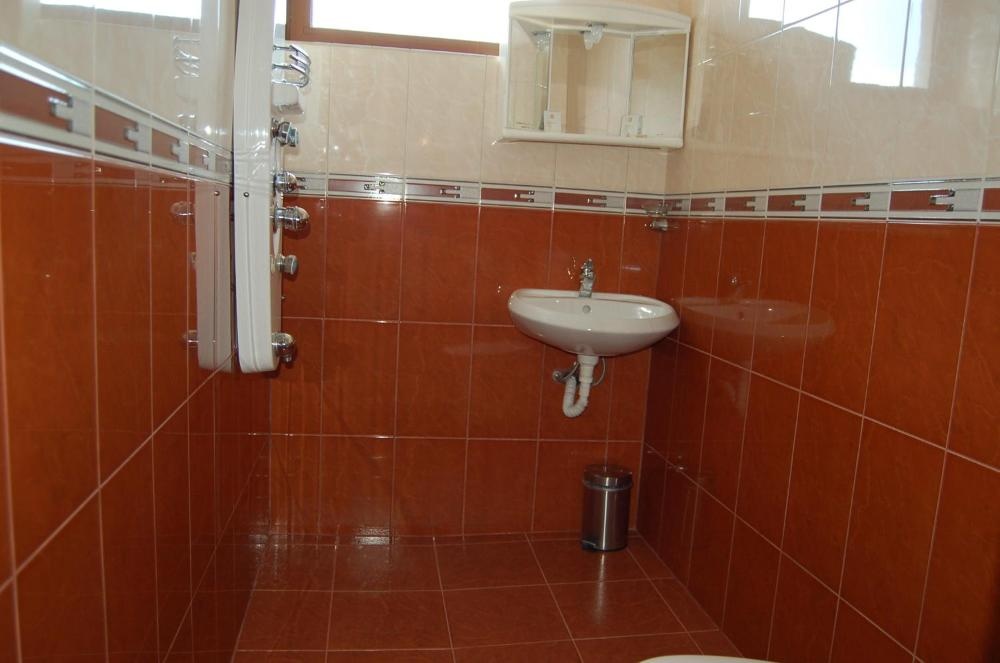 Room image 4