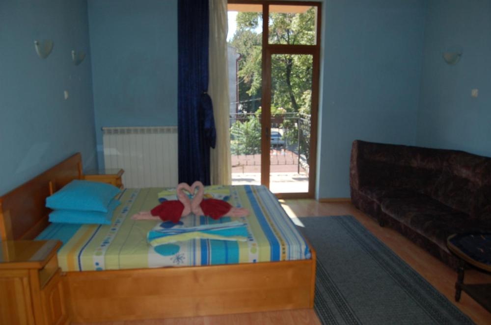 Room image 3